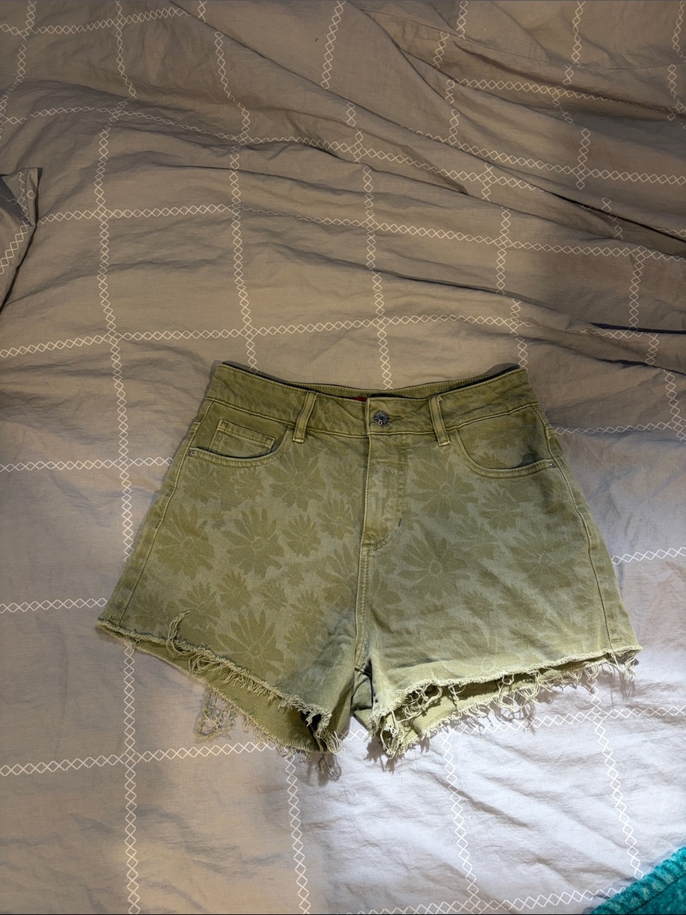 GUESS Jean shorts